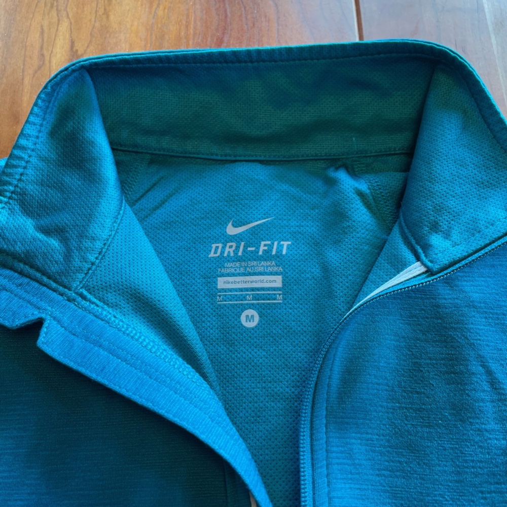 Nike  1/4 zip jacket - size M - Picture 4 of 6
